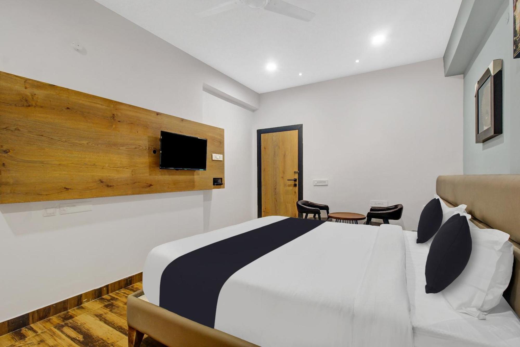 Super Townhouse Oak Hitec City Near Image Hospital Hyderabad Exterior foto