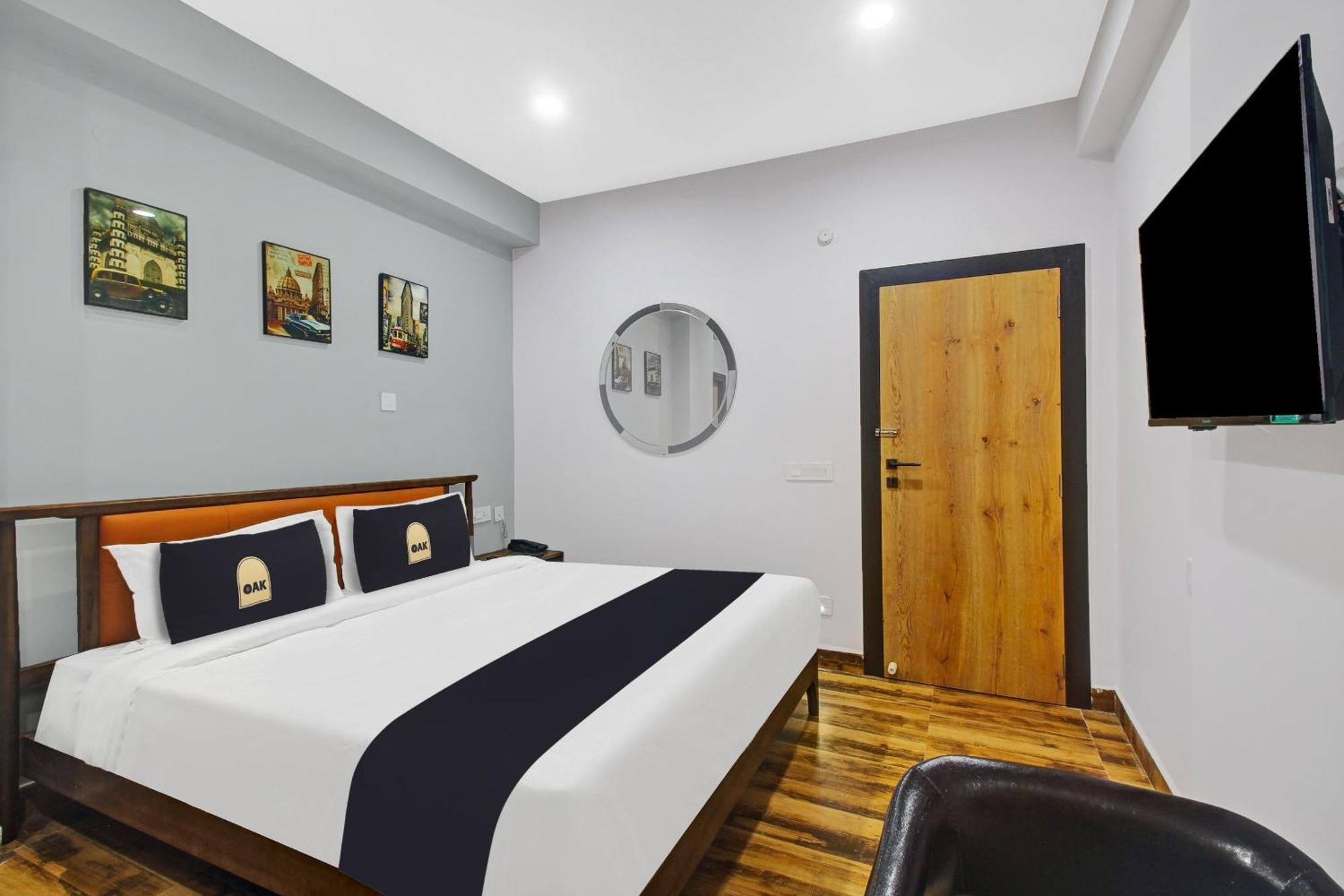 Super Townhouse Oak Hitec City Near Image Hospital Hyderabad Exterior foto