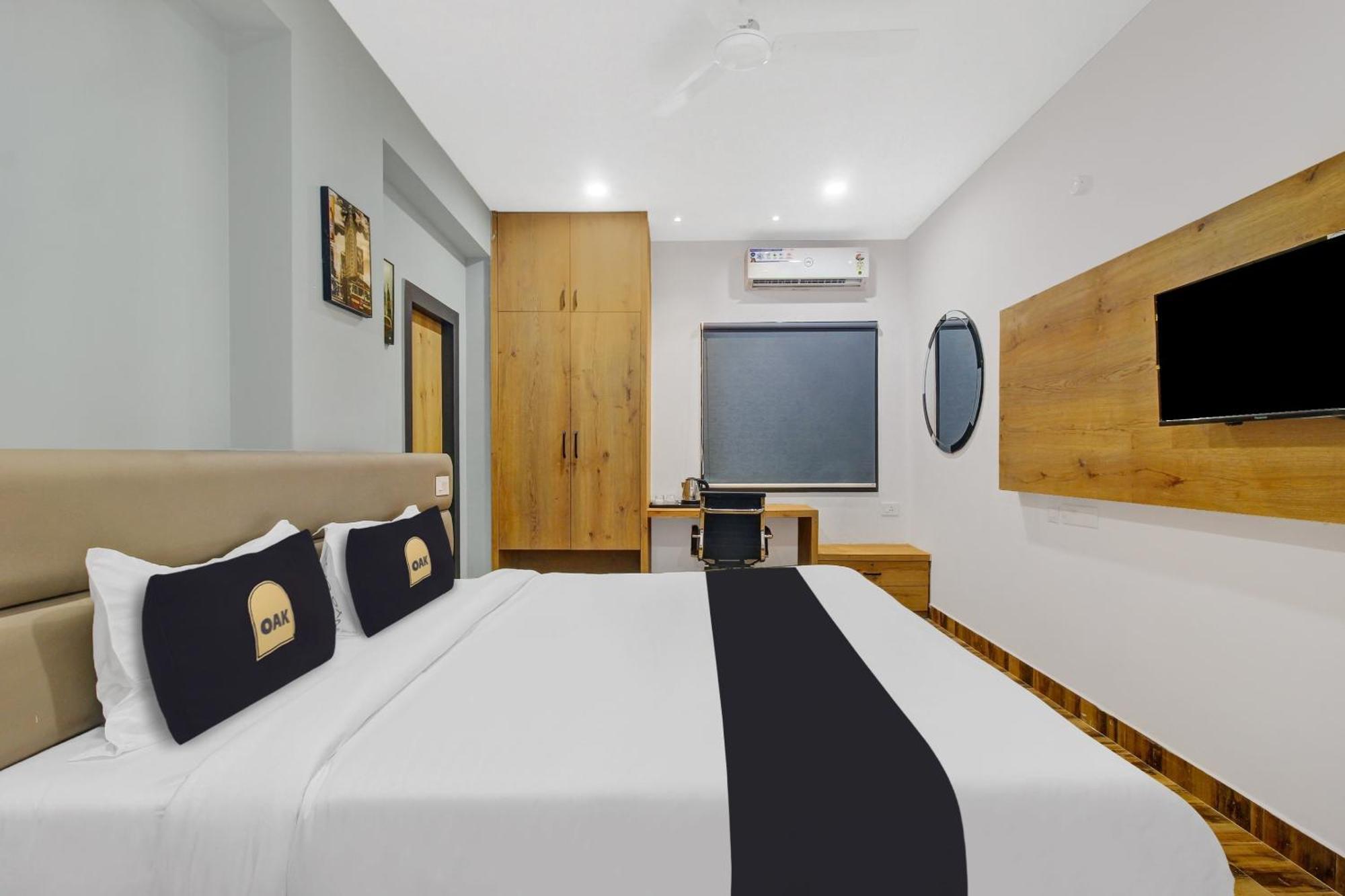 Super Townhouse Oak Hitec City Near Image Hospital Hyderabad Exterior foto