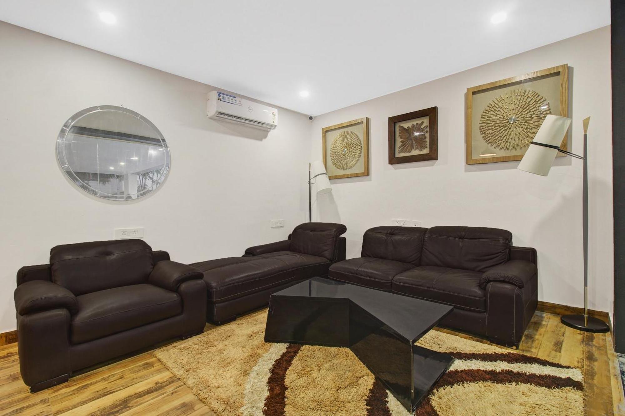 Super Townhouse Oak Hitec City Near Image Hospital Hyderabad Exterior foto