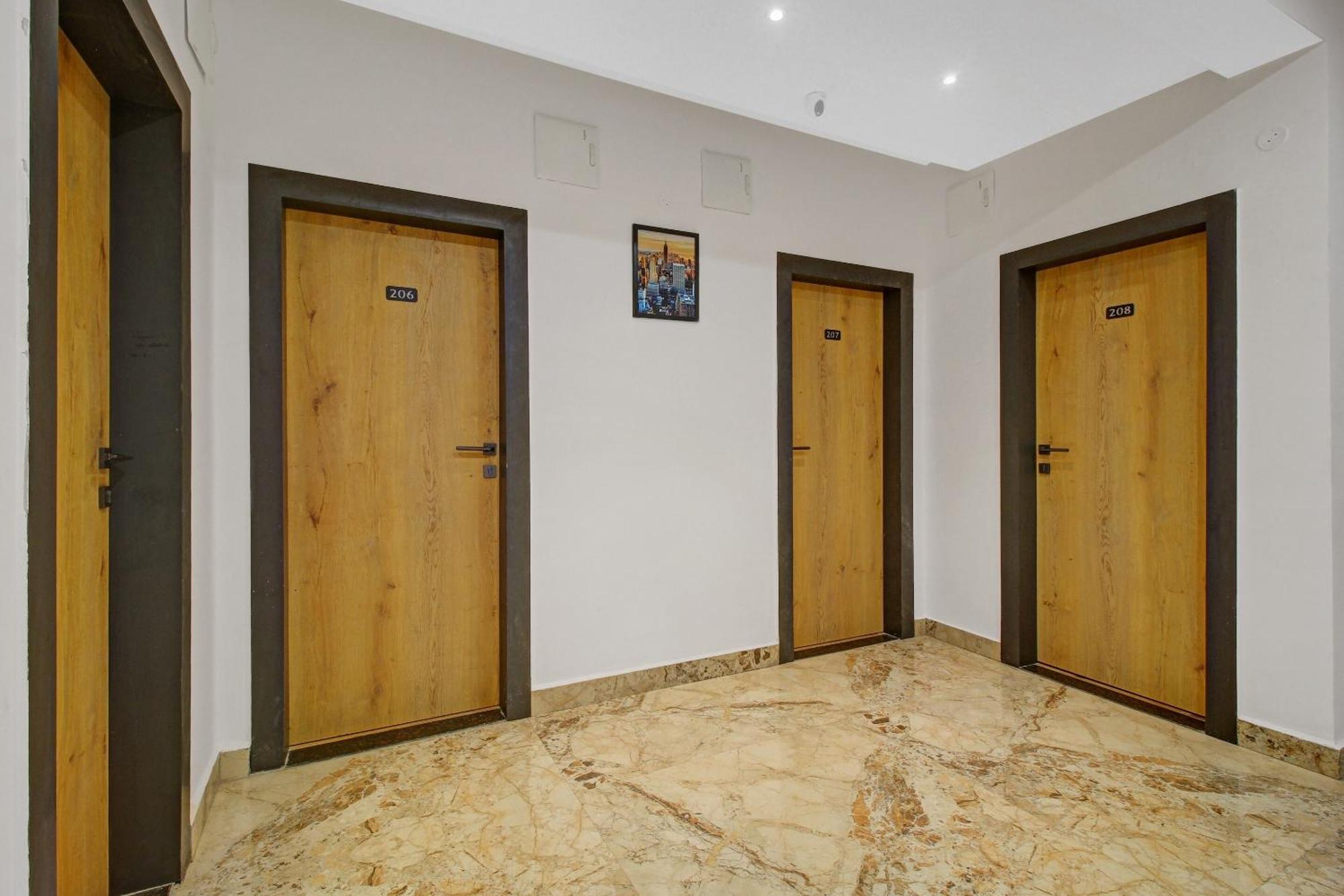 Super Townhouse Oak Hitec City Near Image Hospital Hyderabad Exterior foto