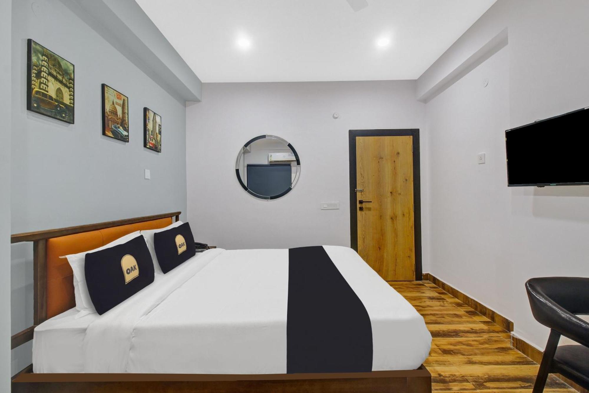 Super Townhouse Oak Hitec City Near Image Hospital Hyderabad Exterior foto